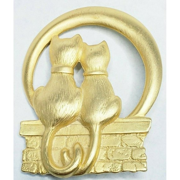 JJ Jonette Brooch Cats Brushed Goldtone Moon in the Background - Picture 1 of 3